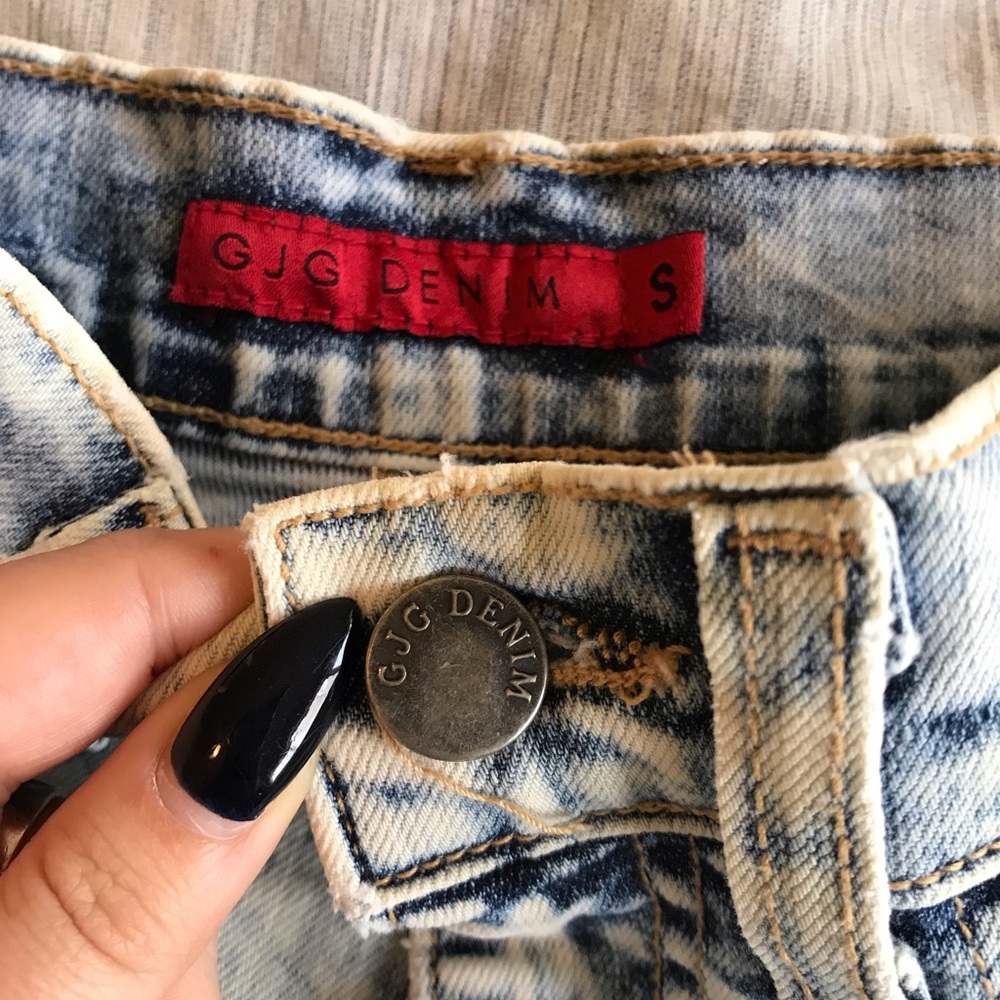 High Rise Acid Wash Shorts - Picture 3 of 3